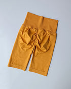 Seamless butt-lifting fitness shorts for women