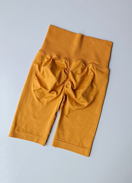 Seamless butt-lifting fitness shorts for women