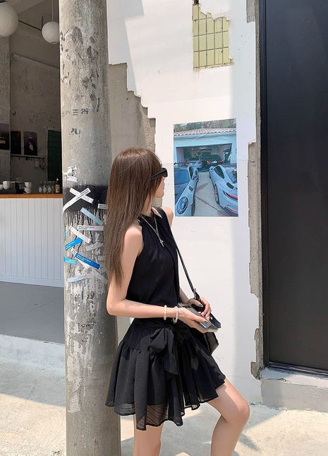 Halter-neck sleeveless dress for women