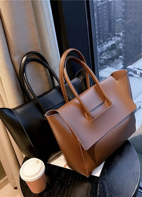 Large-capacity commuter tote bag