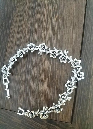 Simple Floral Rose Bracelet Vintage Design
